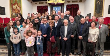 El Salón de Plenos acoge el acto de recepción a los ilicitanos ausentes