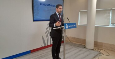 El Ayuntamiento renueva la señalización horizontal en el casco urbano y las pedanías