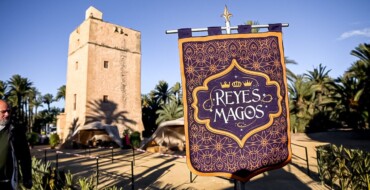 Los ilicitanos reciben a los Reyes Magos de Oriente en el Campamento Real