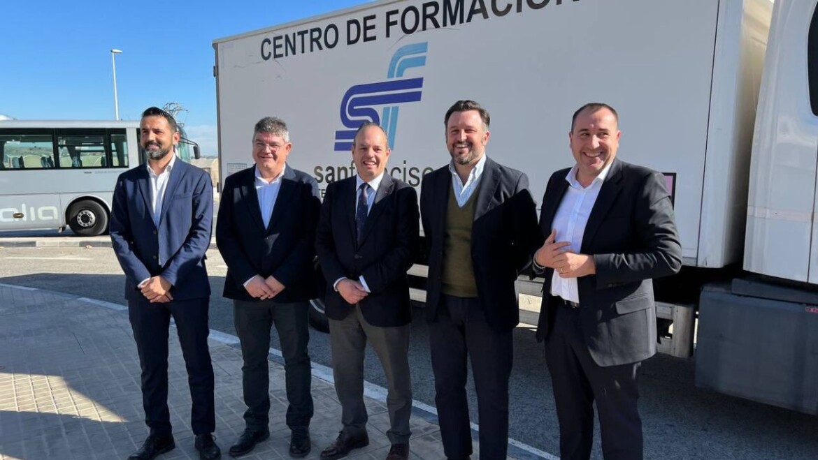 Una veintena de alumnos comienzan el primer curso PICE de conducción de camiones