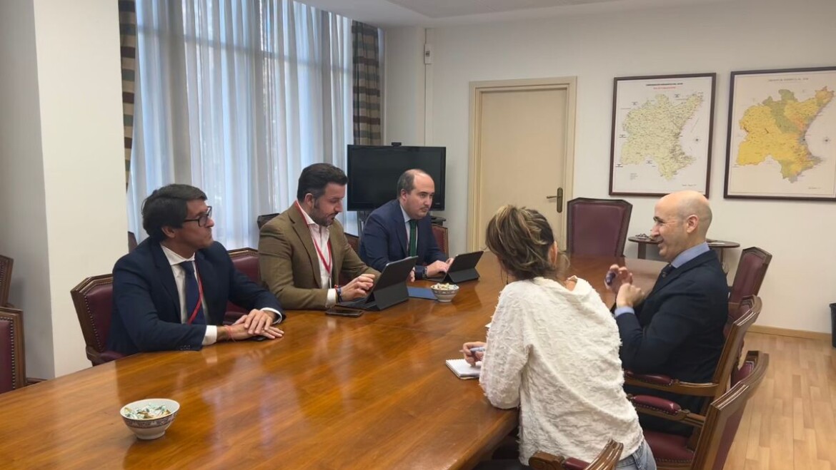 El alcalde reivindica más agua e infraestructuras ante la Confederación Hidrográfica del Júcar