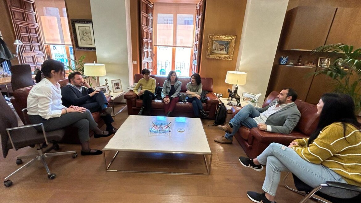 La Caravana Autism Friendly visita Elche para concienciar sobre el autismo