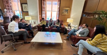 La Caravana Autism Friendly visita Elche para concienciar sobre el autismo