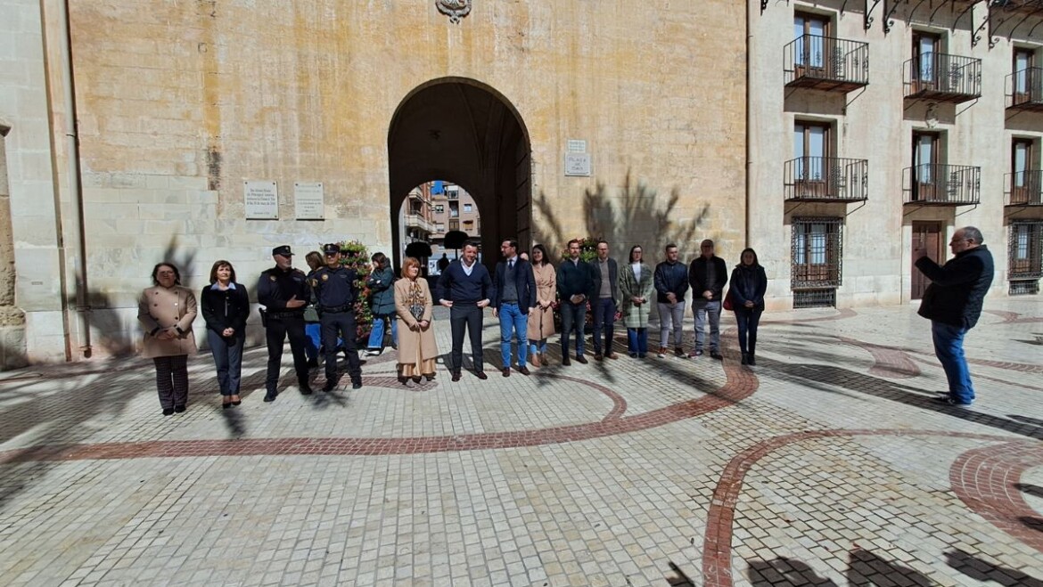 Elx guarda un minut de silenci pel 20 aniversari de l’11M
