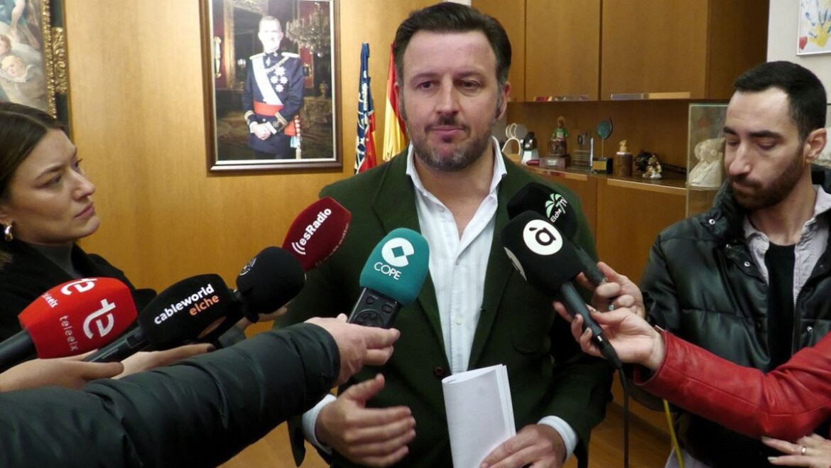 Ruz muestra su disconformidad ante el rechazo del Gobierno Central a dotar al aeropuerto de una segunda pista