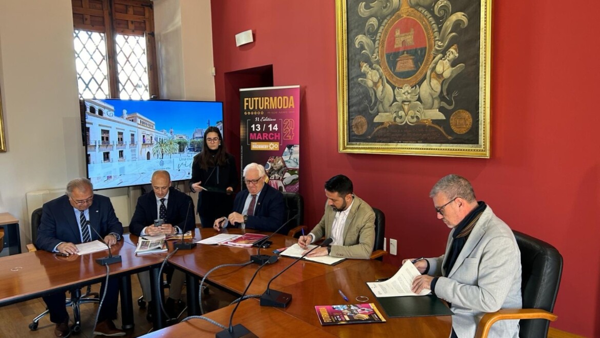 El Ayuntamiento firma el convenio de colaboración con AEC para Futurmoda 2024