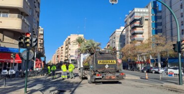 El Ayuntamiento continúa con su plan de asfaltado en la calle Antonio Machado