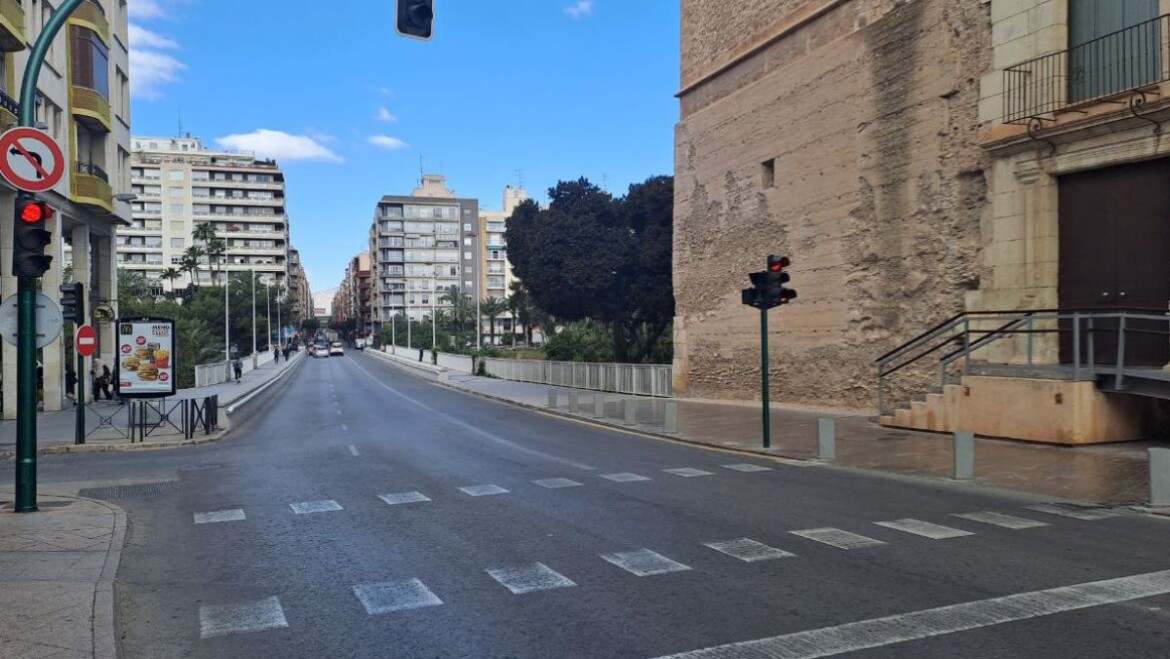 Elche inicia una actuación para embellecer el puente de Altamira y del Ferrocarril
