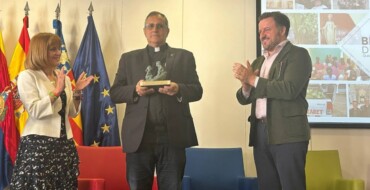 El sacerdote Ignacio Doñoro recibe la primera distinción de ‘Benefactor de la Infancia’