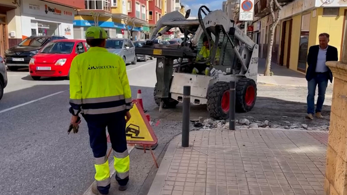 Comienzan los trabajos de asfaltado en la pedanía de La Hoya