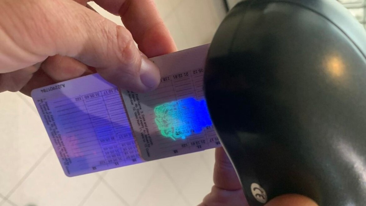 Detenido un hombre por presunta falsedad documental de un carné de conducir