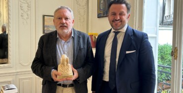 L’alcalde proposa portar el Misteri d’Elx a França en una trobada en l’Institut Cervantes de París