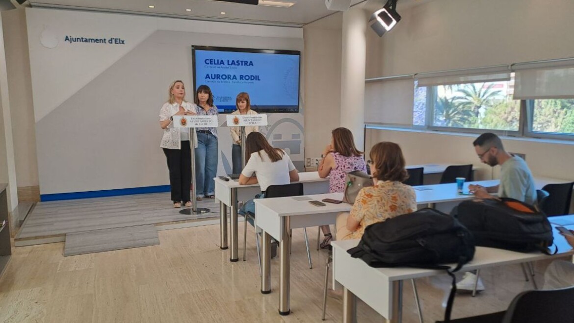 Elche pone en marcha un nuevo sistema informático para mejorar los servicios sociales municipales