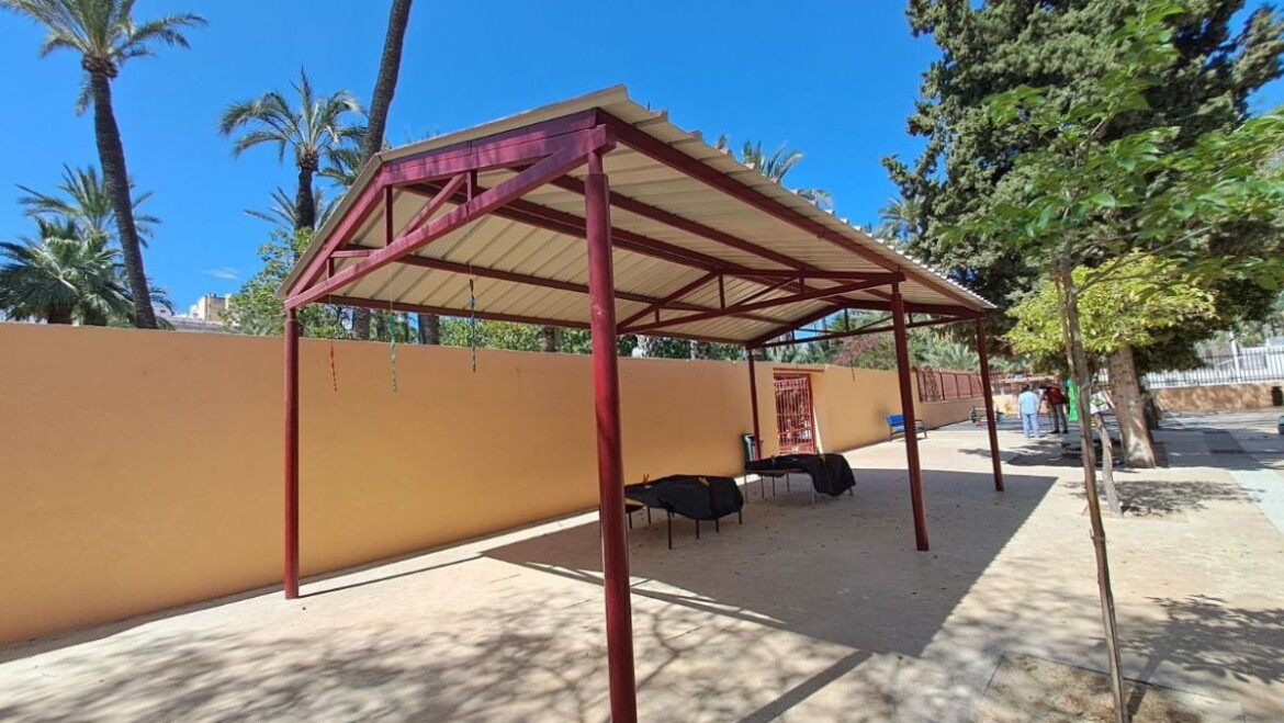 El Ayuntamiento instalará pérgolas en los centros educativos