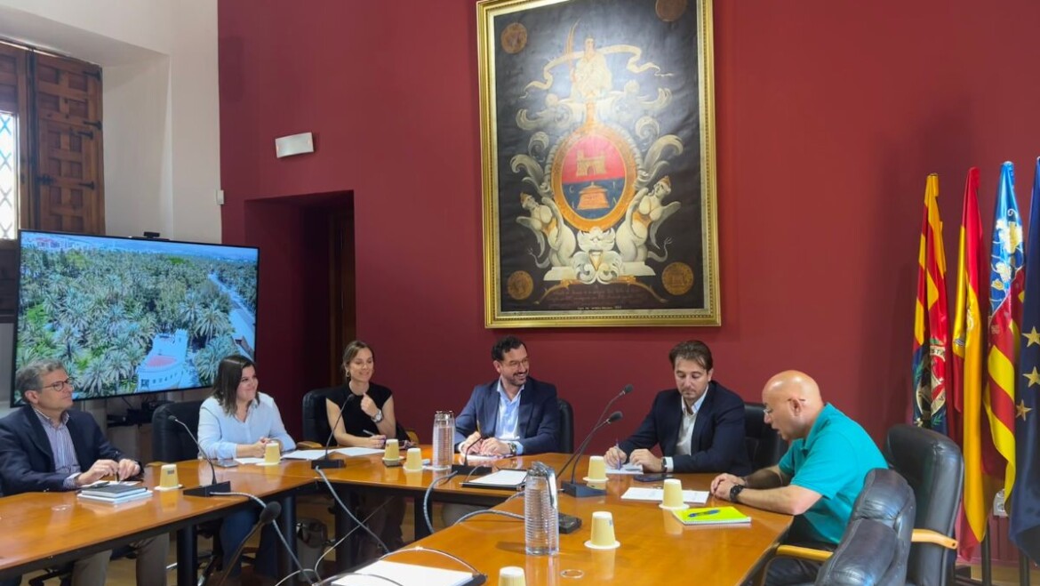 Elche y Alicante avanzan en la tarjeta de transporte única y acuerdan un nuevo sendero ciclo-peatonal