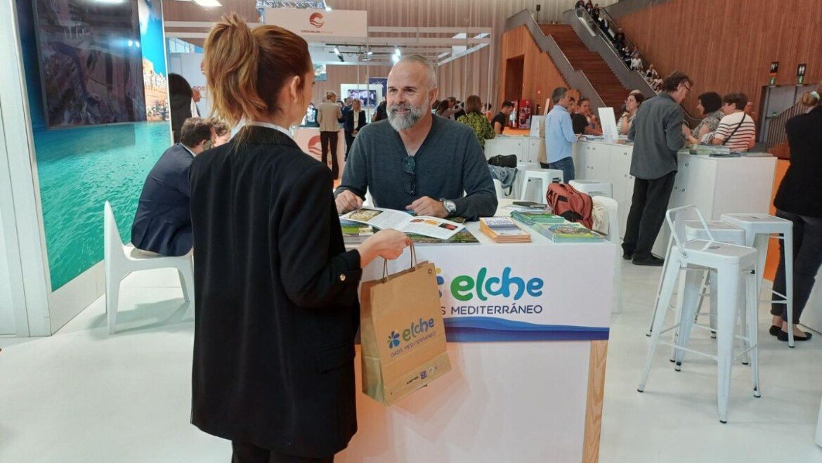 VisitElche presenta su oferta turística en el Salón de Expovacaciones de Bilbao