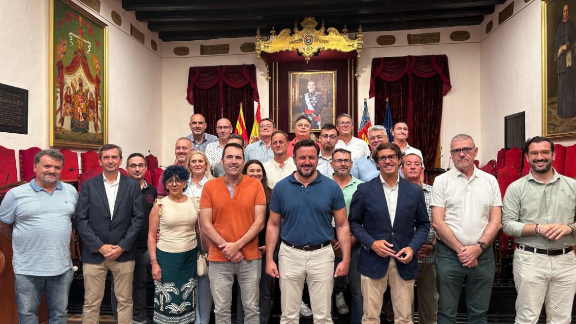 Una veintena de funcionarios toman posesión en el Ayuntamiento de Elche