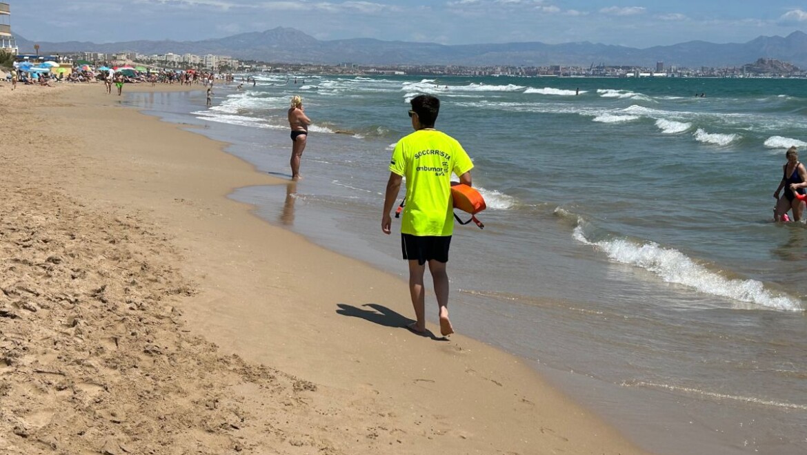 Comienza el servicio de socorrismo en las playas de Elche