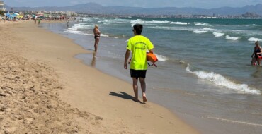 El servicio de salvamento y socorrismo en las playas seguirá activo en octubre