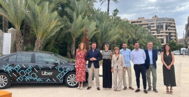 Elche refuerza su servicio de transporte con la llegada de 40 vehículos de Uber