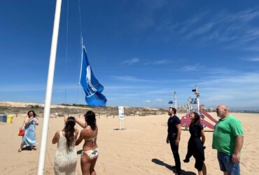 Elx revalida les cinc banderes blaves a les seues platges