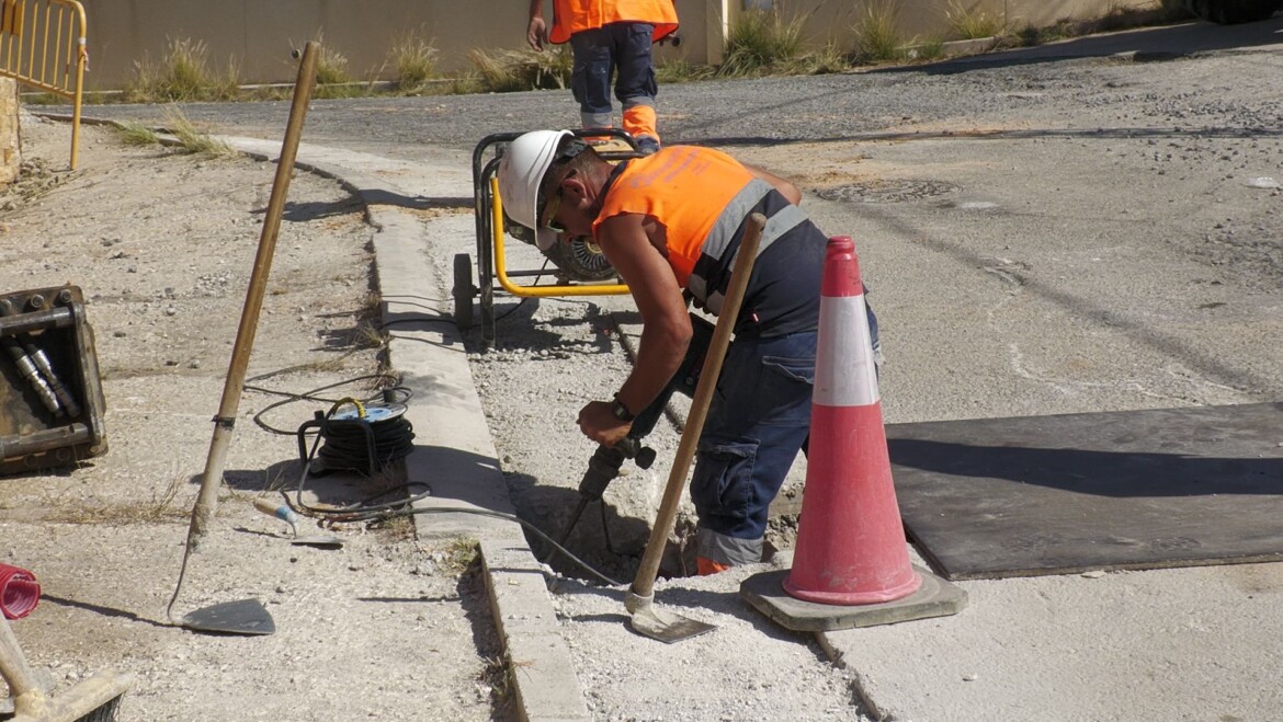 Elche ultima la instalación de 222 farolas en Bonavista
