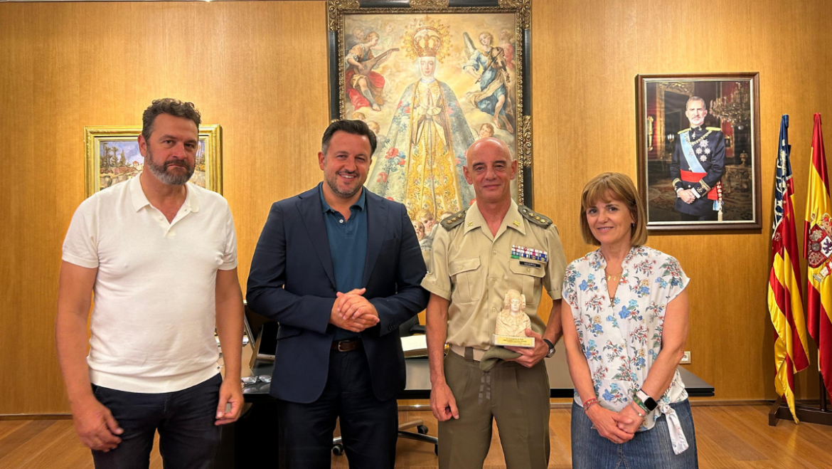 Recepción al subdelegado de Defensa Juan Navarro