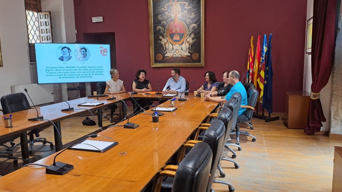 L’Ajuntament, junt amb ADR, presenta un llibre de receptes de cuina tradicional del Camp d’Elx