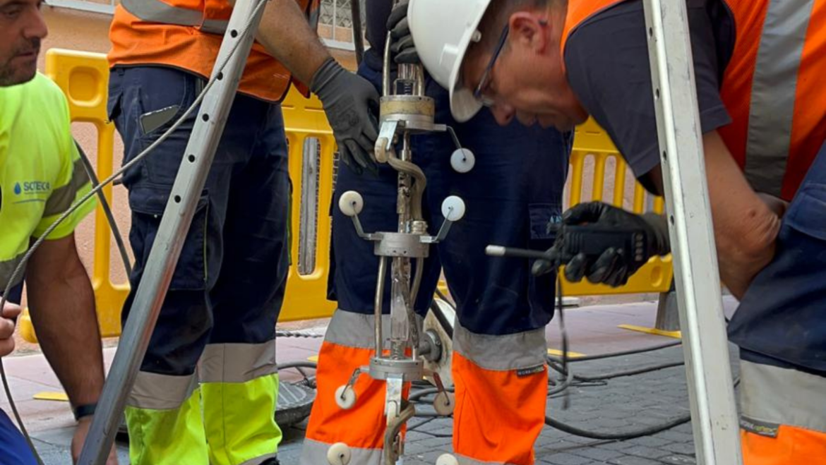 Aigües d’Elx utiliza un sistema innovador para la reparación del alcantarillado en la calle Teniente Ruiz Bru