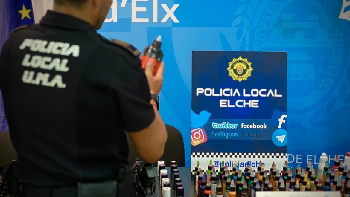 La Policía Local detecta 27 infracciones graves en una campaña de inspección de estudios de tatuajes