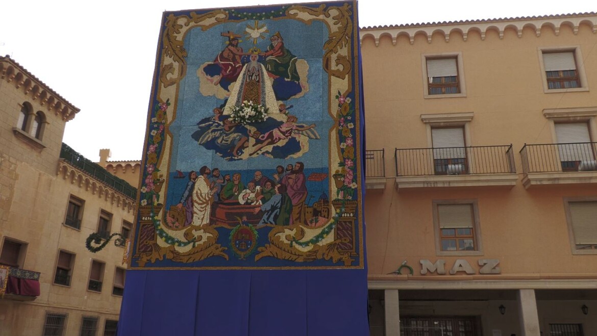 Elche recupera el tapiz floral con motivo de las Fiestas