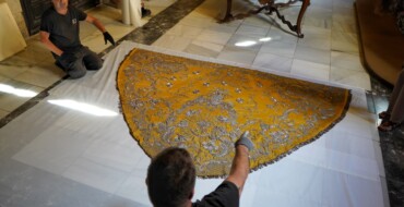 Comienzan los trabajos de restauración del manto de las Clarisas de la Virgen de la Asunción