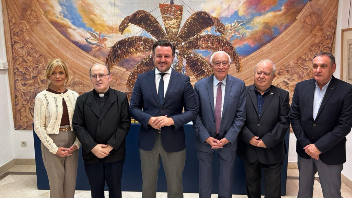 El sacerdote Ángel Bonavía, elegido portaestandarte del Misteri d’Elx