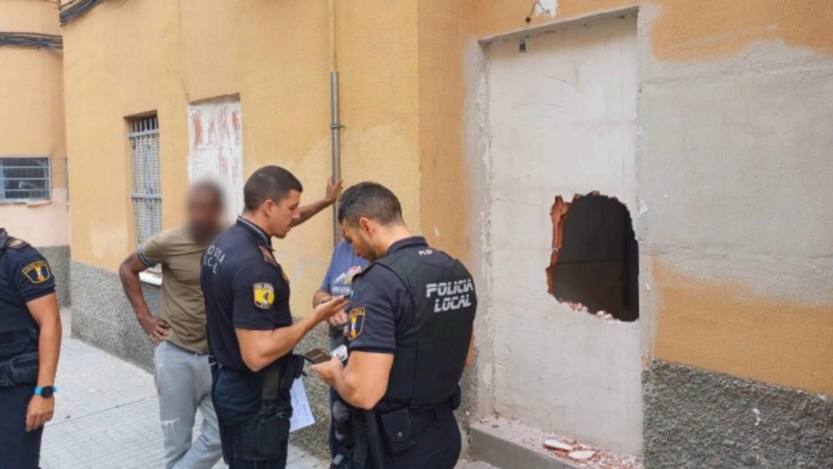 Dos detinguts per intentar ocupar una vivenda amb un contracte fals de lloguer