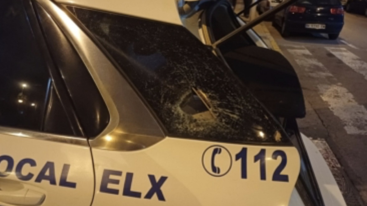Investigado un hombre por un delito de daños a un coche policial