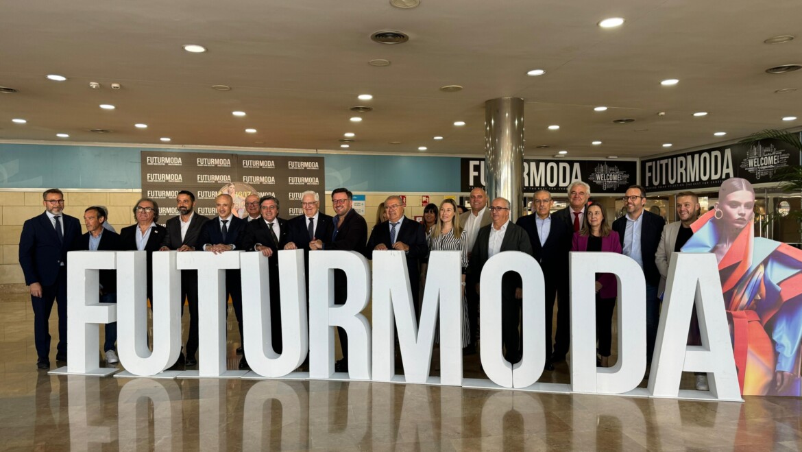 El alcalde apuesta por apoyar al calzado tradicional en la 52º edición de Futurmoda