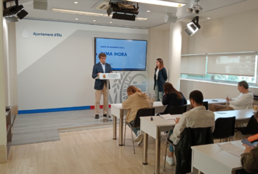 El Ayuntamiento aprueba la adecuación de 4 paradas de autobús en el casco urbano