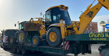 Elche envía maquinaria a Valencia para ayudar en la limpieza y recuperación de los municipios afectados