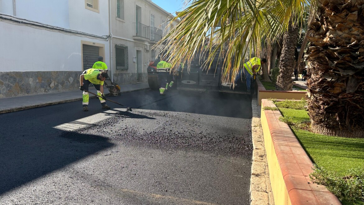 El plan de asfaltado del casco urbano se centra las próximas semanas en Carrús