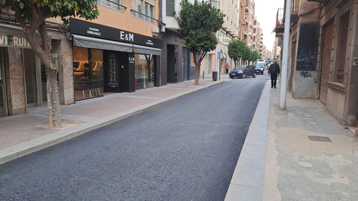 El plan de asfaltado llega a la calle Filet de Fora
