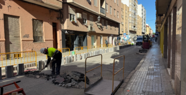 Comienzan las obras de mejora y ampliación de aceras en la calle San Juan