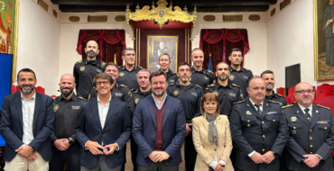 Más de una treintena de agentes y oficiales de la Policía Local de Elche toman posesión del cargo