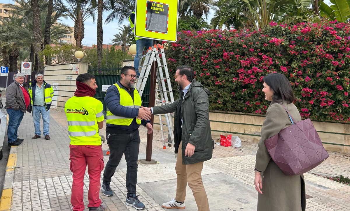 El Ayuntamiento instala paneles de control de velocidad en entornos educativos (2)
