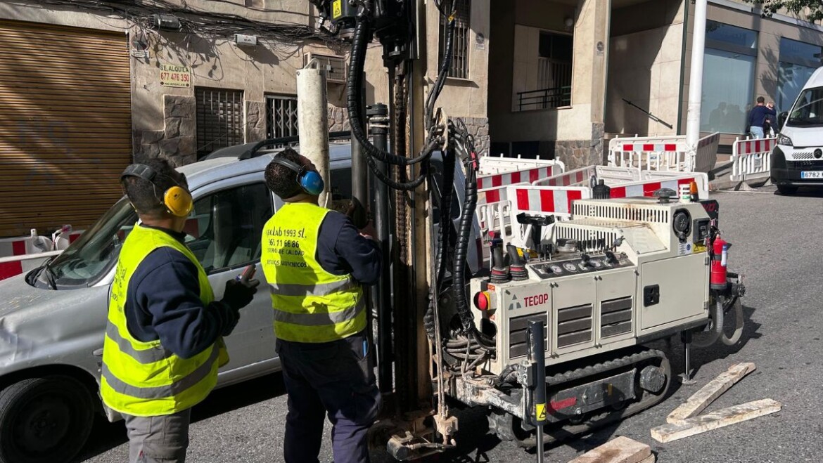 El Ayuntamiento encarga un estudio para solucionar el hundimiento de la calle Clara Campoamor