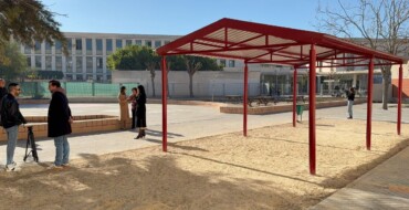 L’Ajuntament instal·la pèrgoles en huit centres educatius de primària
