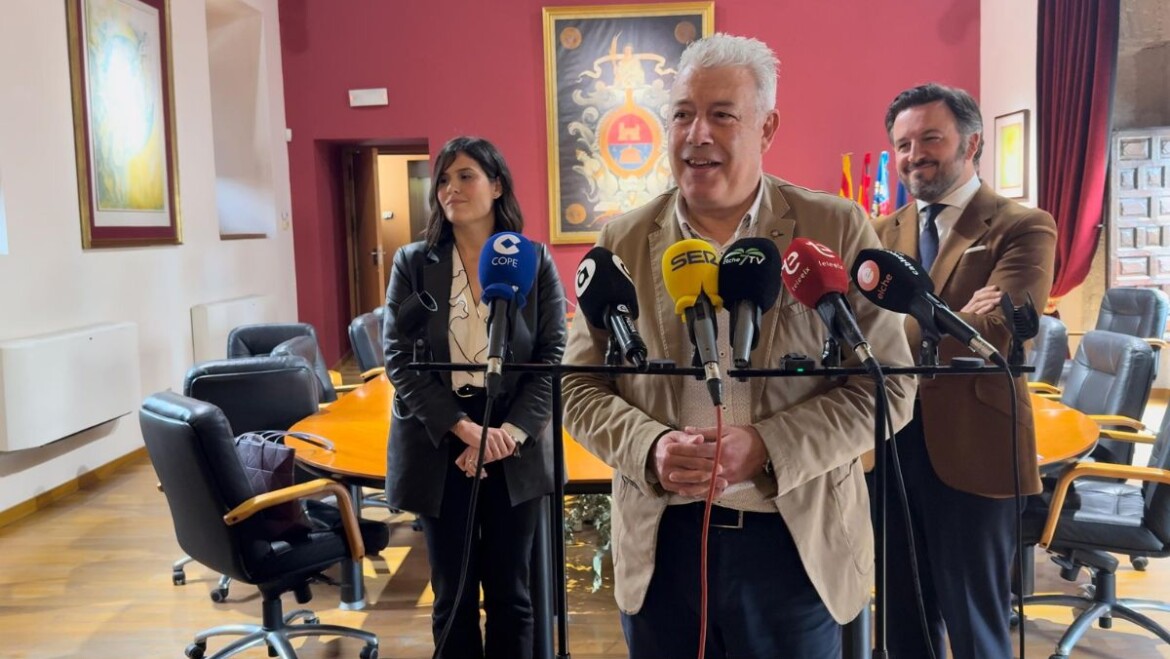 Elche acoge un encuentro para informar a los padres sobre el proceso de elección de la lengua