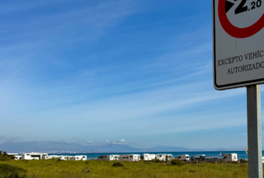 La Policía advierte de la prohibición del paso a vehículos de más de 2,2 de ancho en La Marina y Carabassí