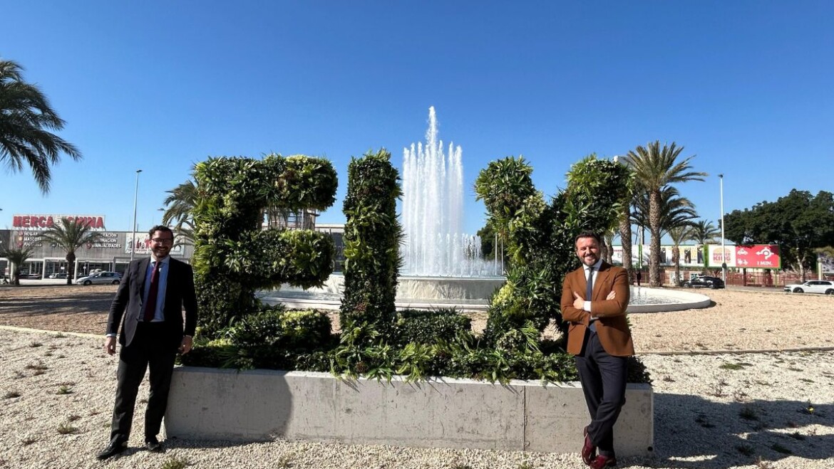 La fuente ornamental de Altabix vuelve a funcionar tras años en desuso