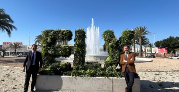 La fuente ornamental de Altabix vuelve a funcionar tras años en desuso