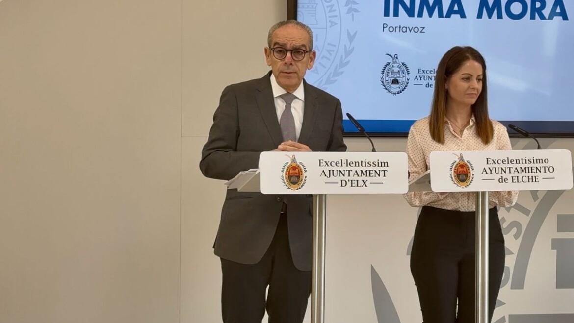 El Ayuntamiento instalará 40 nuevos desfibriladores semiautomáticos con carga solar en la vía pública